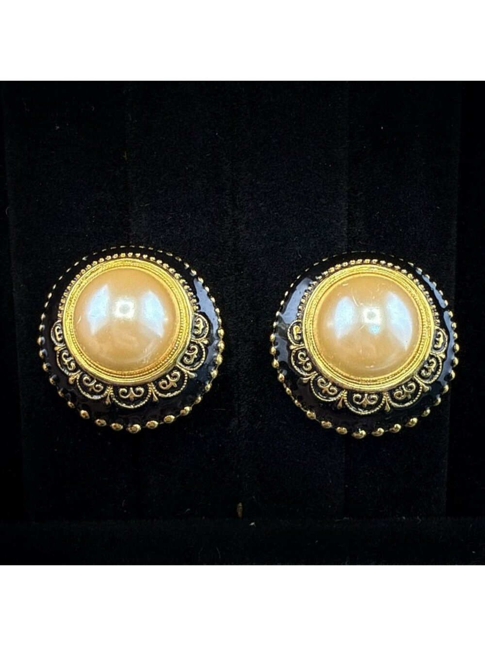 Joan Rivers Earrings Black Gold Imitation Pearl Clip On Round Quiet Luxury VTG